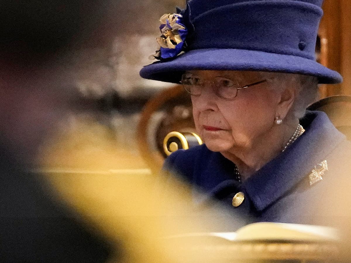 Se hace viral que la reina Isabel II fue vista conduciendo un automóvil