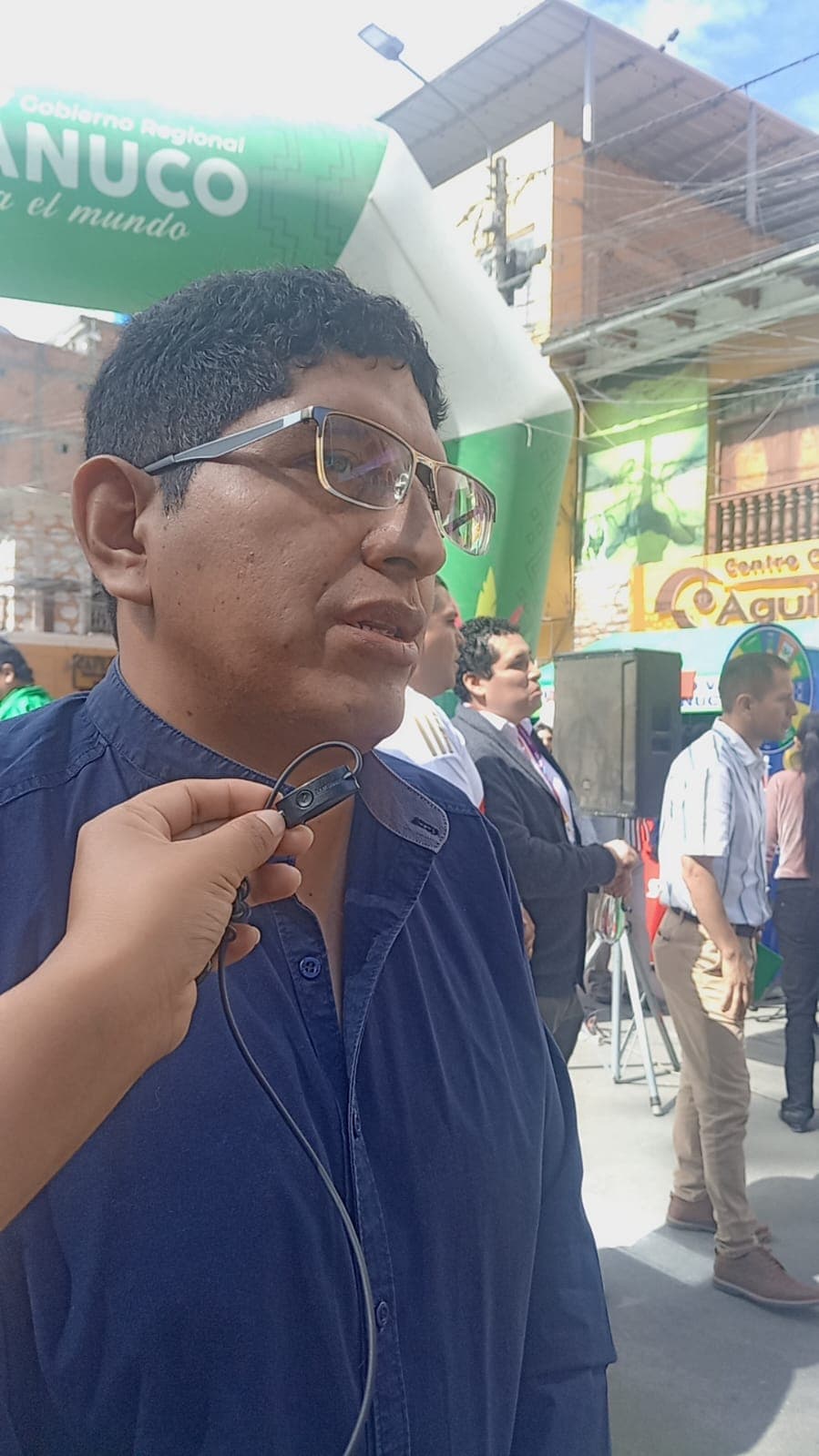 Consejero justifica viaje del gobernador y respalda presencia de sus hijos en actos públicos