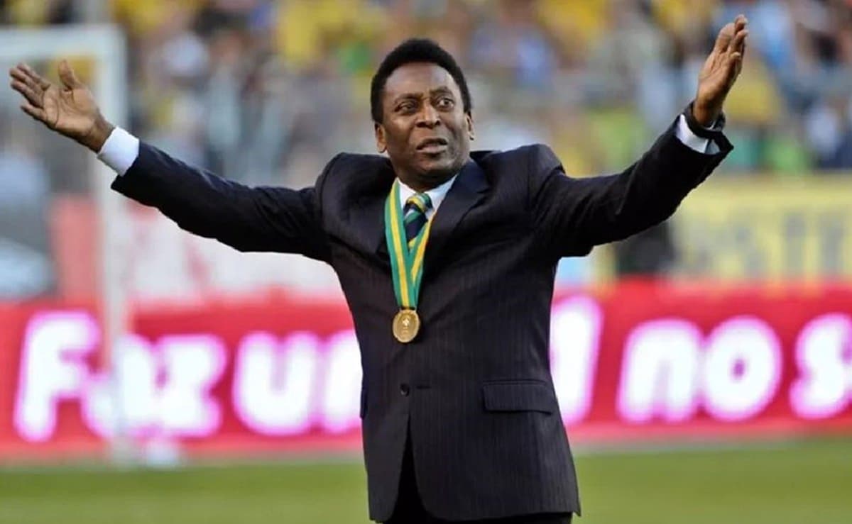 Pelé operado de un tumor