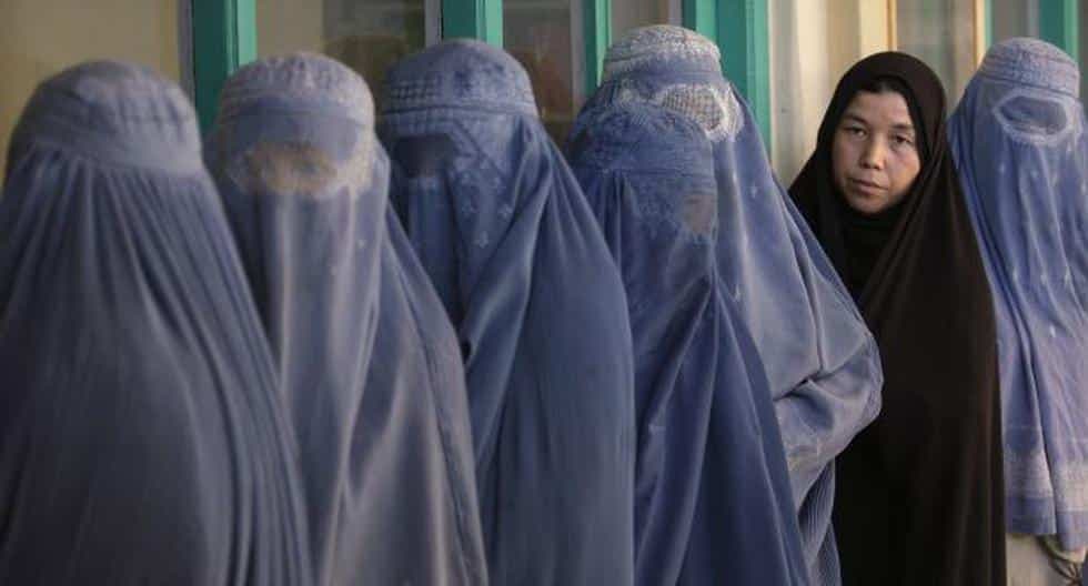 Talibanes aprueban ley brutal contra mujeres y niños