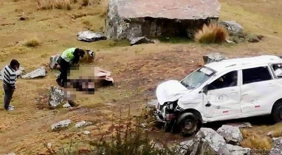 Un muerto y varios heridos dejó despiste de bus interprovincial y auto colectivo