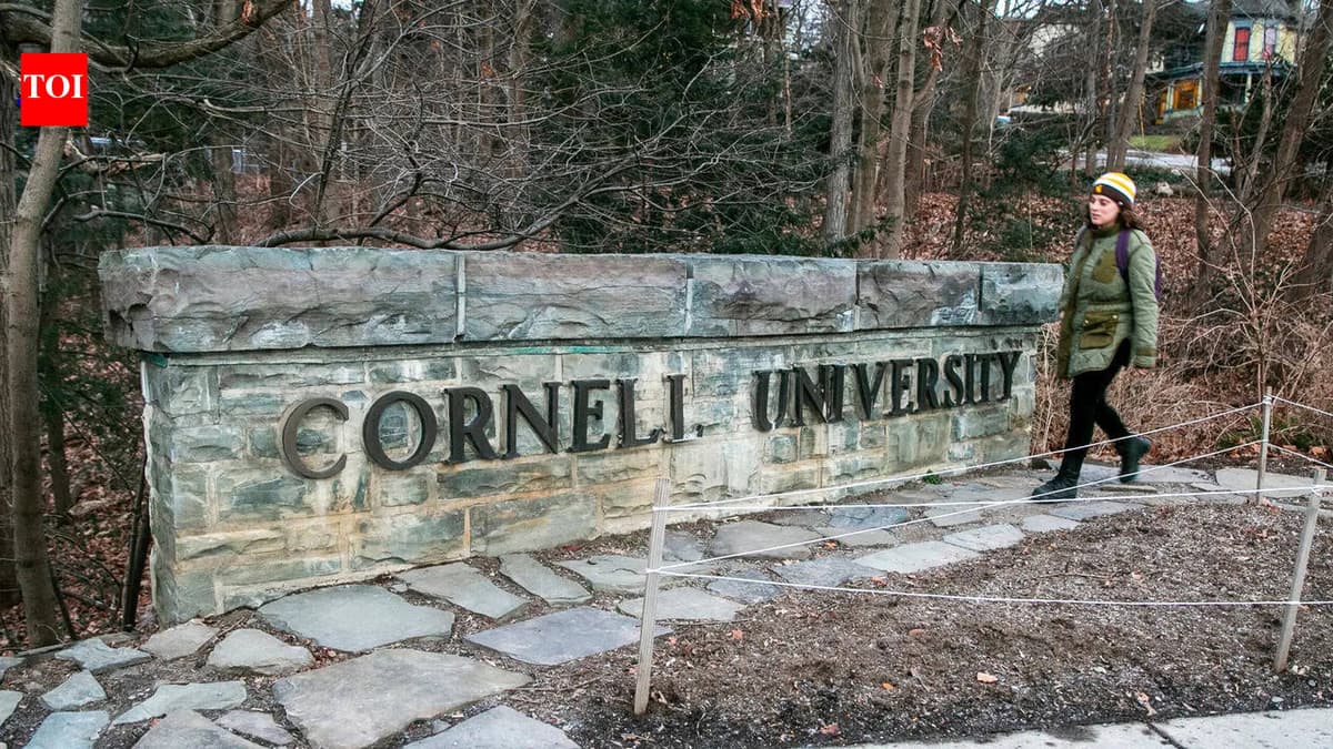 Demandan a Universidad Cornell por discriminar blancos en contratación de profesores
