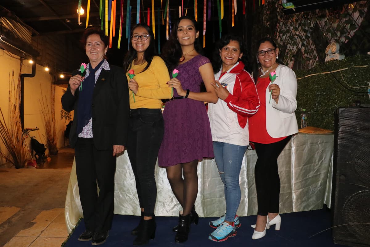 Huanuqueñas celebran el Dia de la Mujer con recital poético