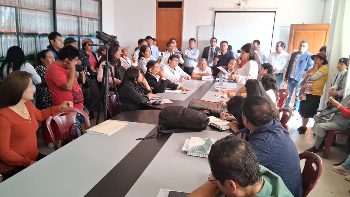 Concejo de Huánuco rechaza vacancia de trece regidores y ratifica respaldo a sus funciones