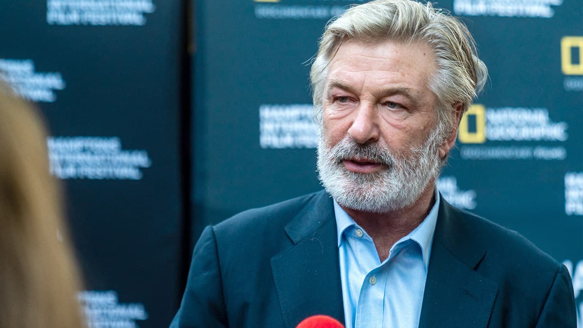 Alec Baldwin en entrevista “Nunca apuntaría con un arma a nadie y apretaría el gatillo, nunca”