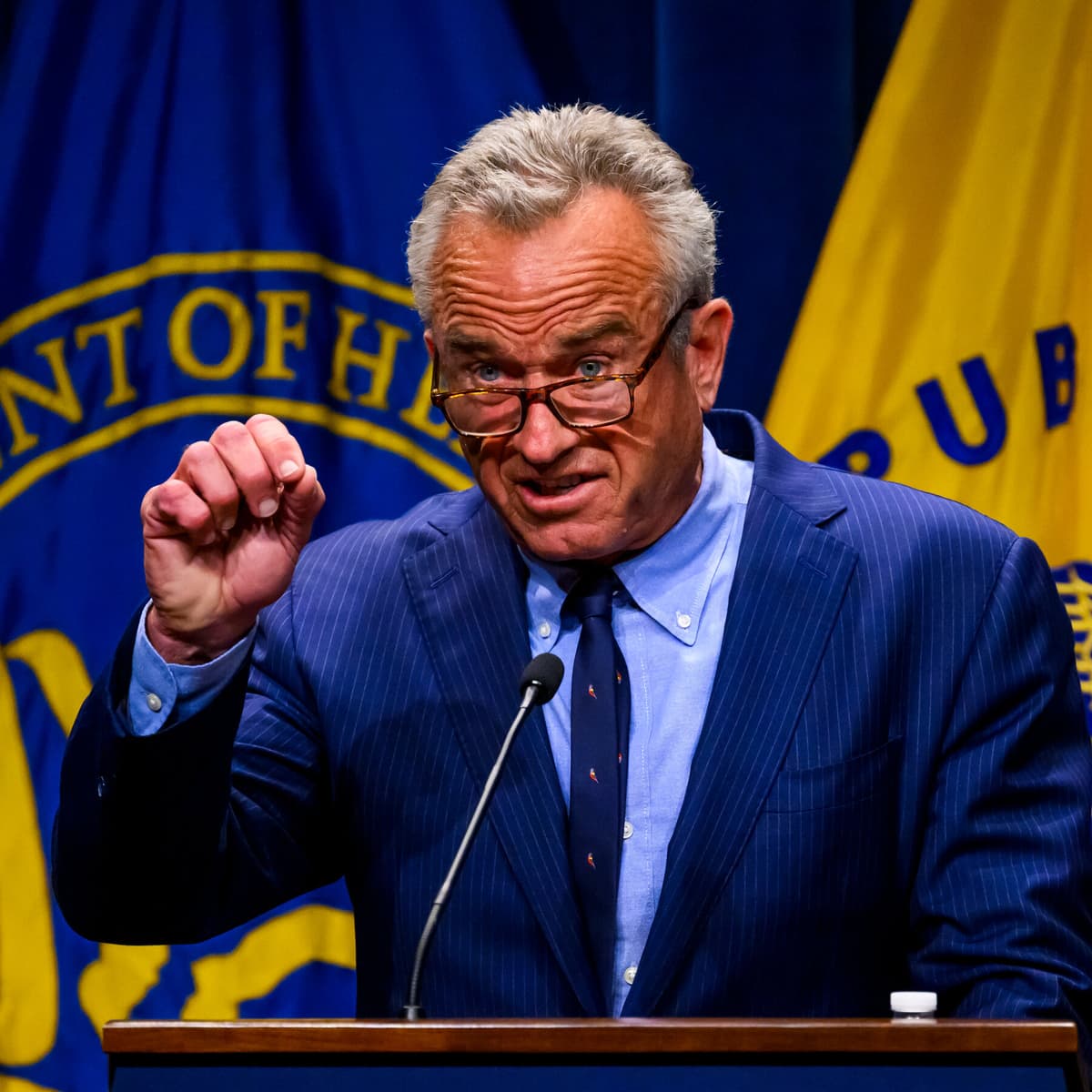 RFK Jr. aparta a todos los expertos en vacunas del panel de los CDC