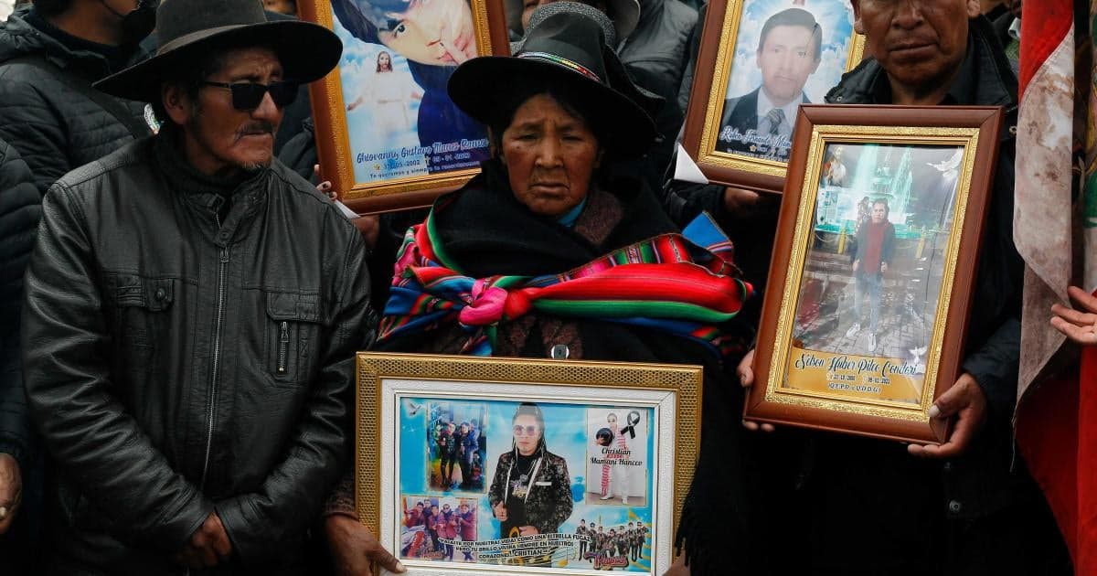 Siete efectivos policiales detenidos por presunto robo a residencia en Puno
