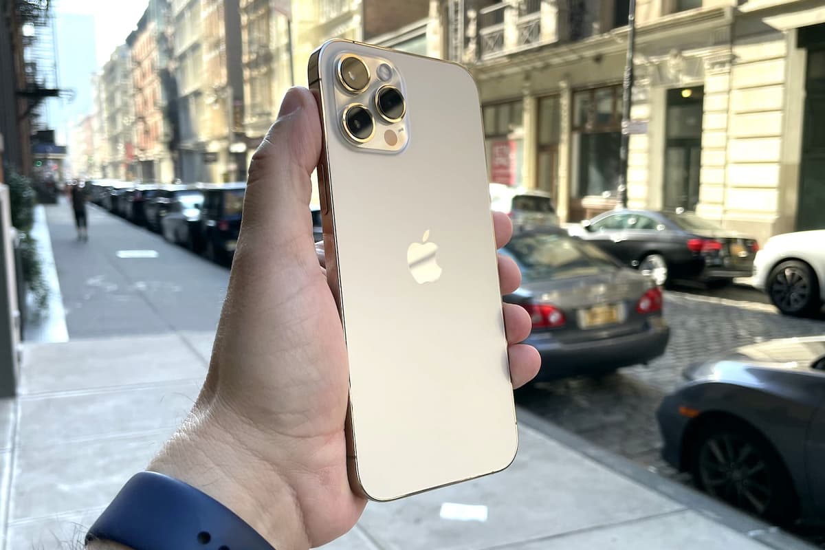 Hecho en oro "iPhone 12" el más costoso del mundo