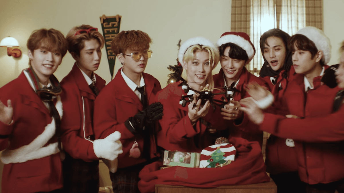 La banda 'Stray Kids' festejando la Navidad con cuatro sencillos