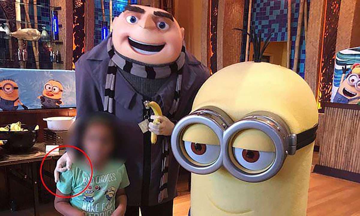 Universal Orlando: demandado gracias a uno de sus actores por gesto racista