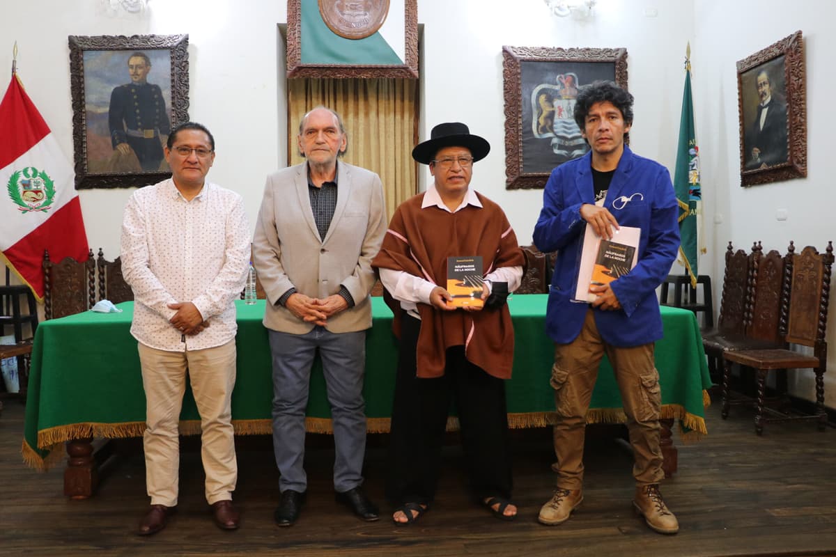 Náufragos de la noche de Samuel Cárdich