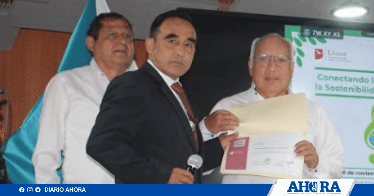 Docente Arturo Caldas presentará el libro “Armonía y Voces” en la UNDAR 