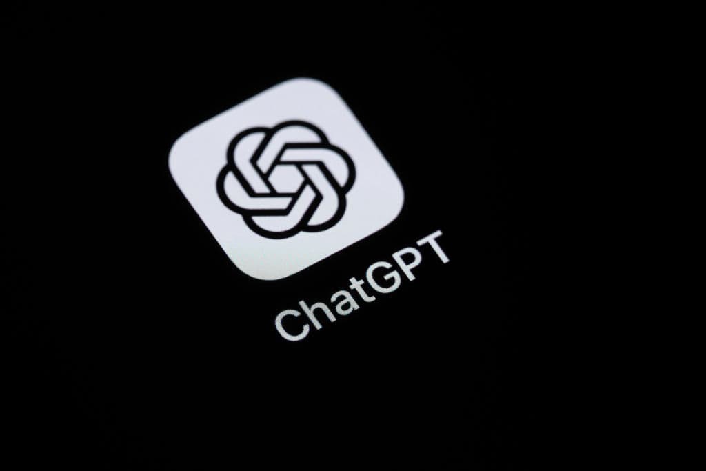 OpenAI despide a directivo por oponerse a modo adulto; él alega discriminación