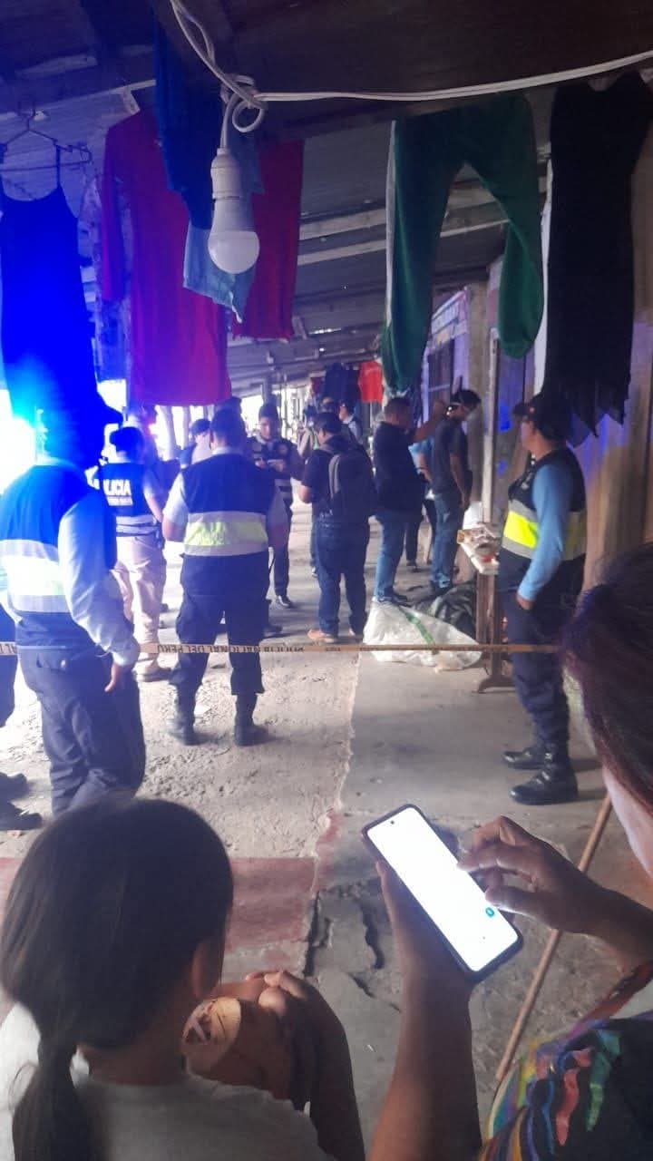 Costurera fallece en su taller y es hallada entre prendas de vestir