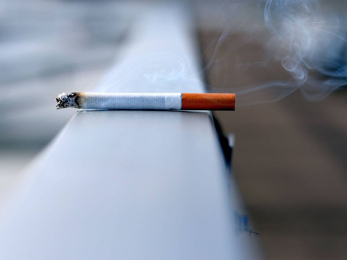 Los malos hábitos como el consumo frecuente de cigarrillo puede contribuir a una pérdida de memoria