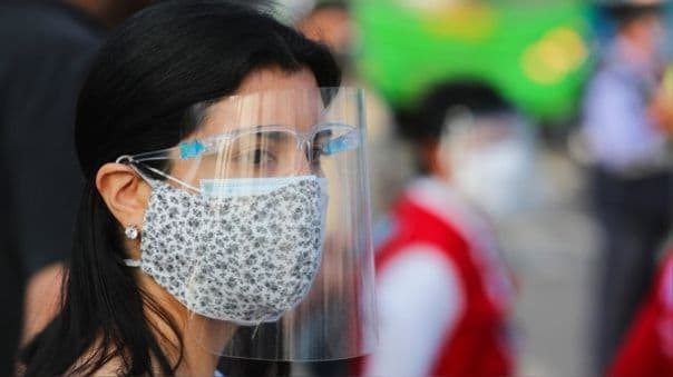 Uso de  doble mascarilla evita en 98% contagio de  la COVID-19