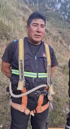 Sereno de Ripán rescata a perrito atrapado en cerro Matagaga desde hace cinco días