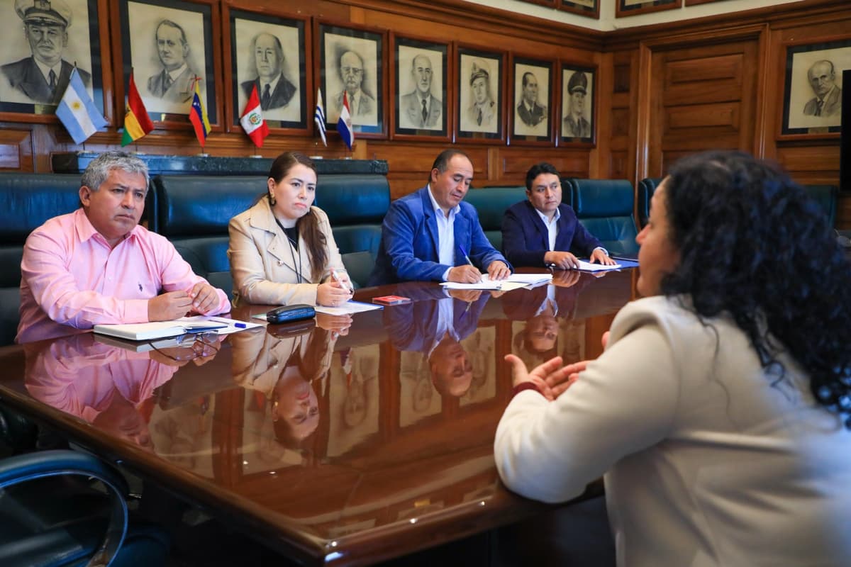 Gobernador Pulgar plantea ante el Minsa proyecto para hospital oncológico en Huánuco
