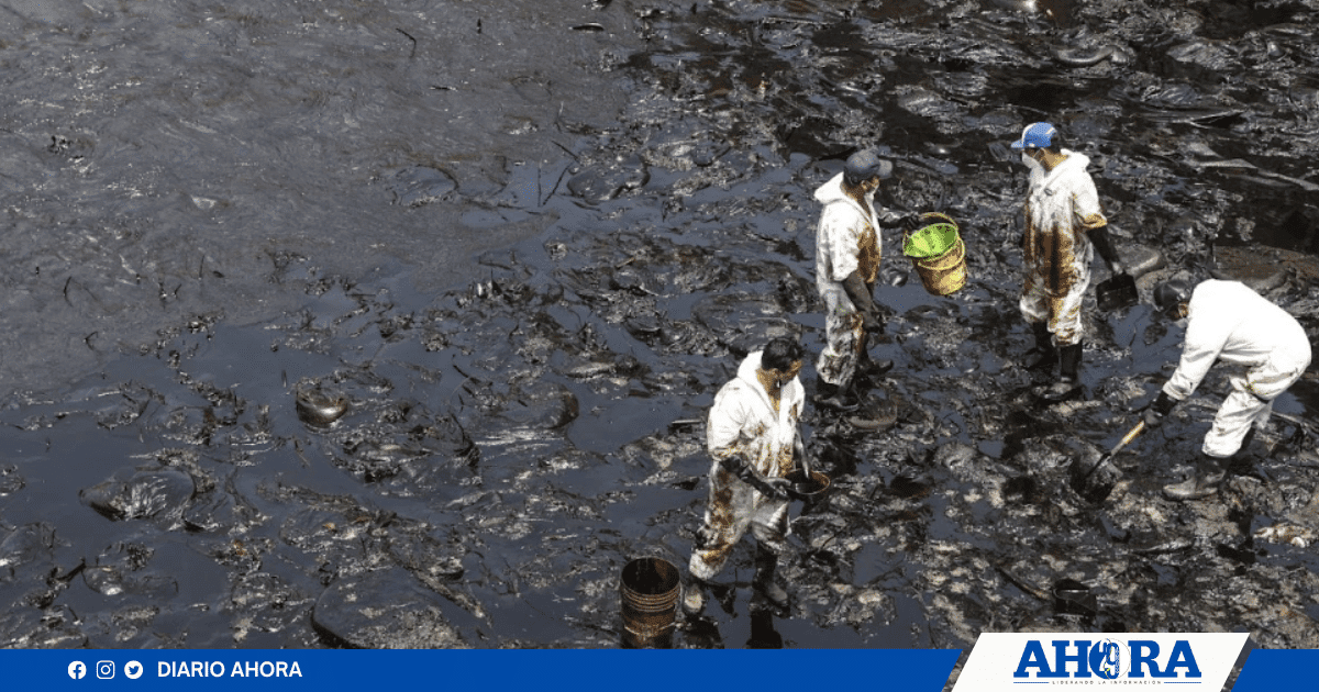 Repsol en la mira: 60% del crudo sigue en el mar y más de S/2.600 millones de deudas