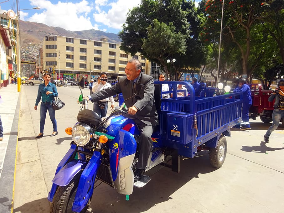 Escándalo en compra de motofurgonetas