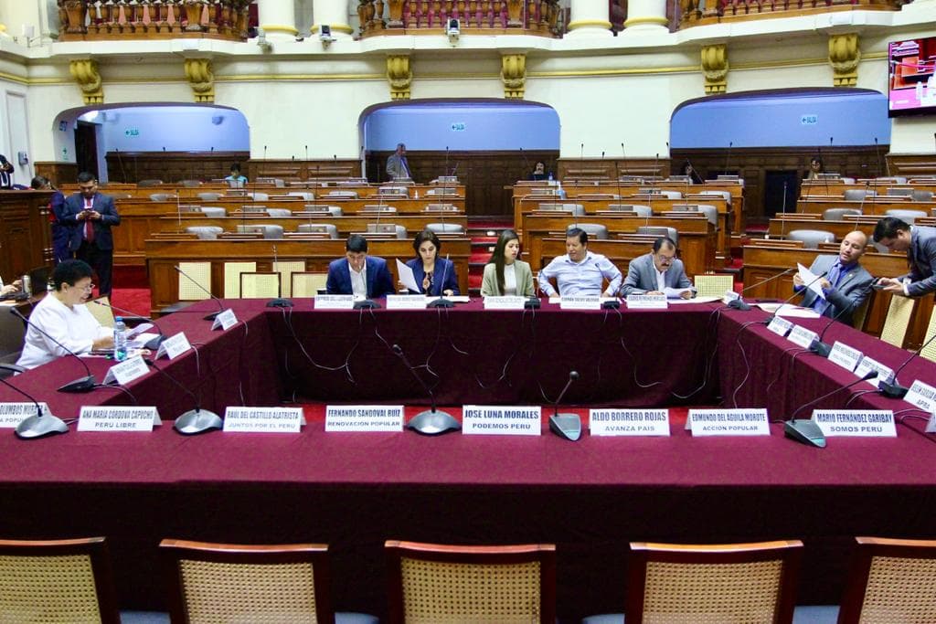 Reelección de alcaldes y gobernadores: El Congreso se posiciona ante la reforma que discutirá el Pleno