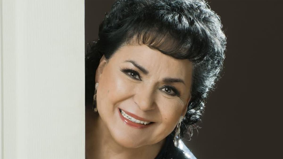 Carmen Salinas sigue en un coma natural