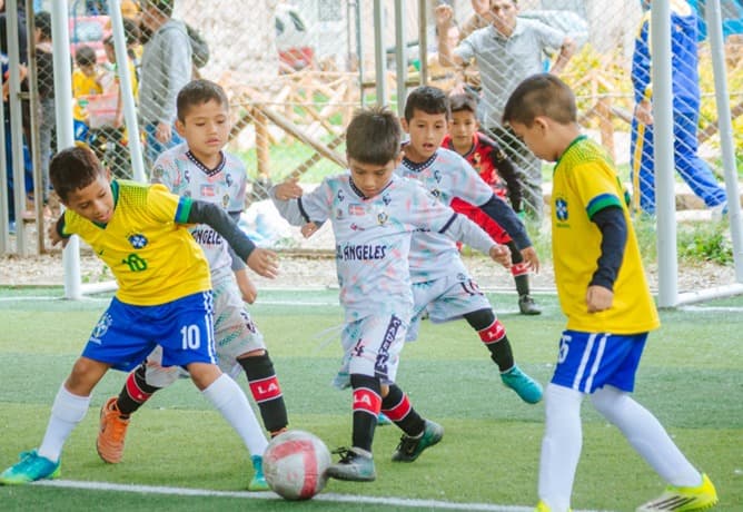 Mundialito entra en su cuarta fecha con líderes firmes en todas las categorías