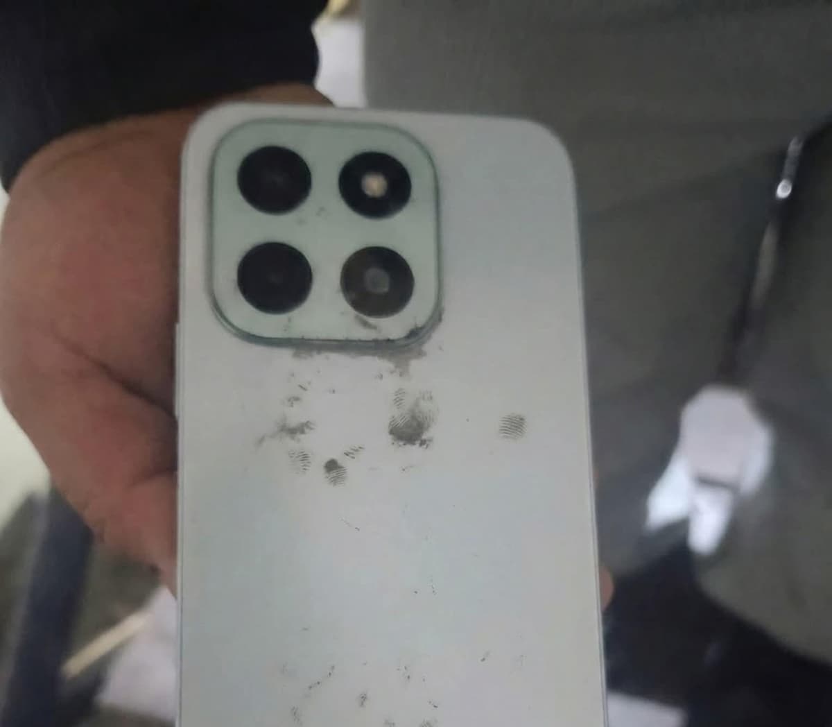 Hallan celular oculto en prendas de interno durante requisa sorpresiva en penal de Cochamarca