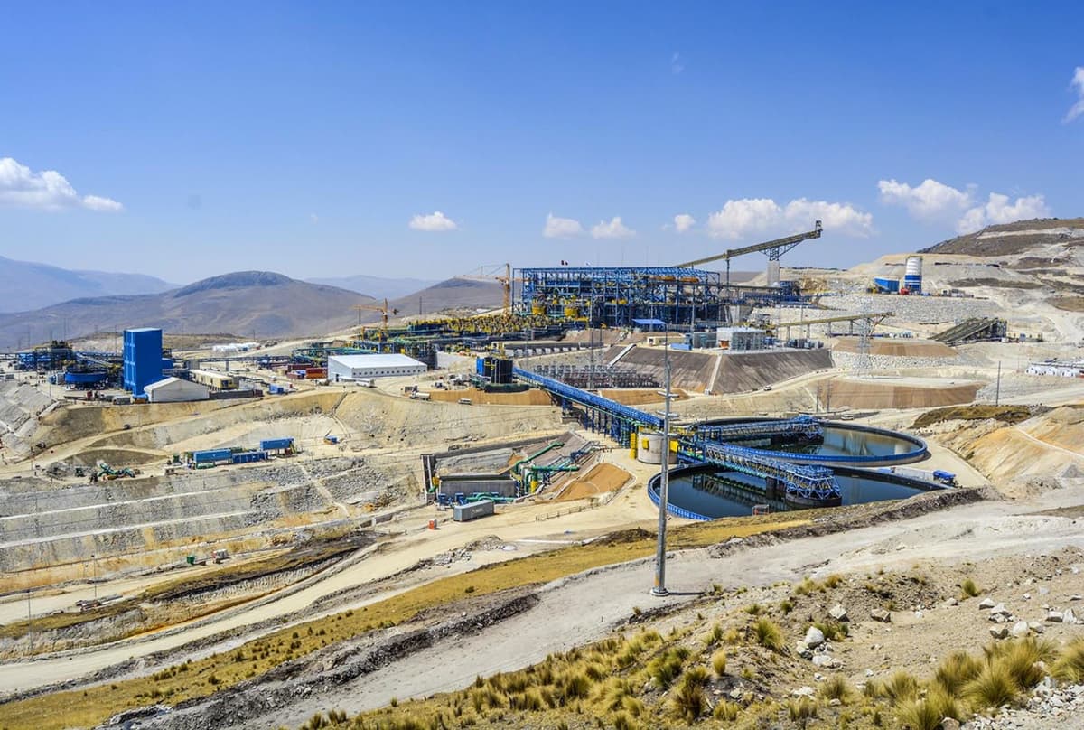 Gobierno admite expansión de minería informal de cobre en zonas concesionadas a Las Bambas