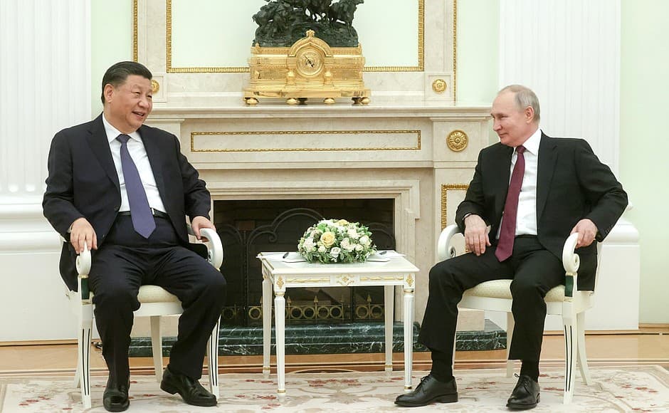 Mientras Trump busca el favor de Putin Xi de China refuerza sus vínculos con Rusia