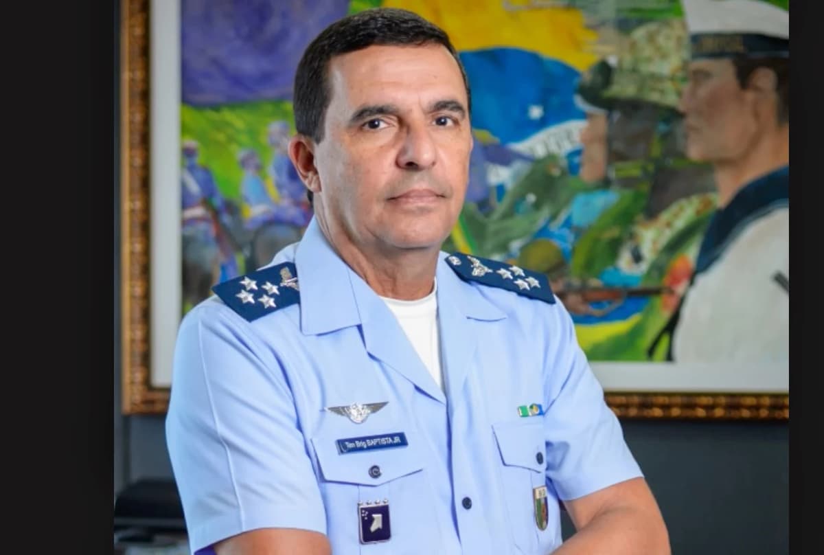 Excomandante revela que Bolsonaro presionó para invalidar elecciones y frenar investidura de Lula