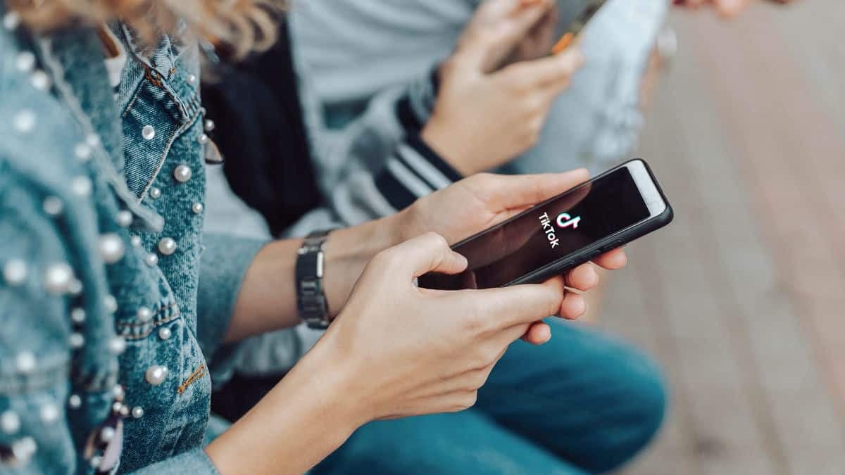 Otro reto viral de TikTok causa la intoxicación de 8 menores en México