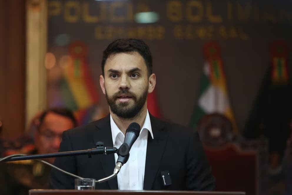 El partido MAS de Bolivia designa a su ministro de Gobierno como aspirante presidencial