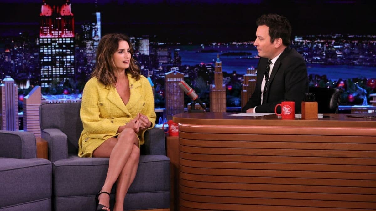 Penélope cruz deja boquiabierto a Jimmy Fallon en su programa de televisión