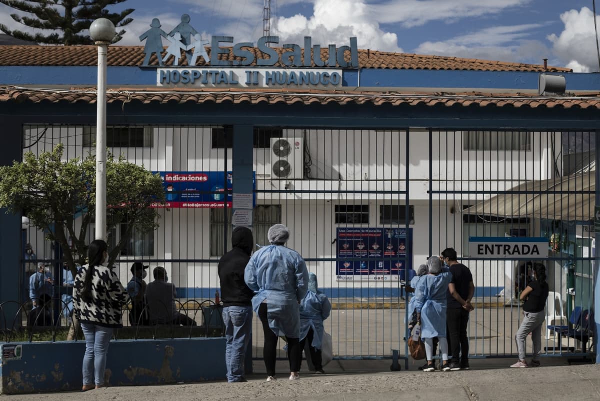 Escándalo en EsSalud, denuncian a funcionaria por presunto lobby para compra de terreno para hospital