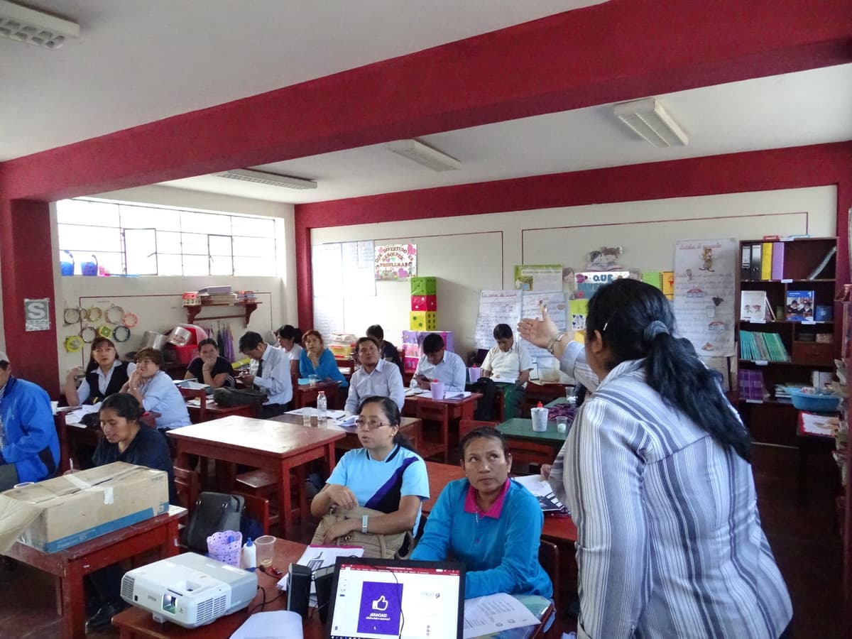 Corrupción y "dedocracia" en el sector educación: Denuncian el mayor fraude de renovación docente de la historia