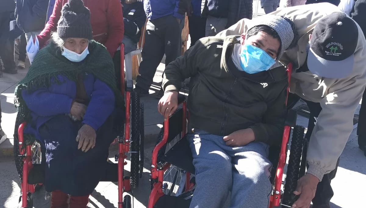 Rotary International donó sillas de ruedas a discapacitados