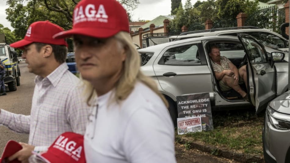 Afrikáneres con estatus de refugiado de Trump arriban a EE UU Lo que se conoce