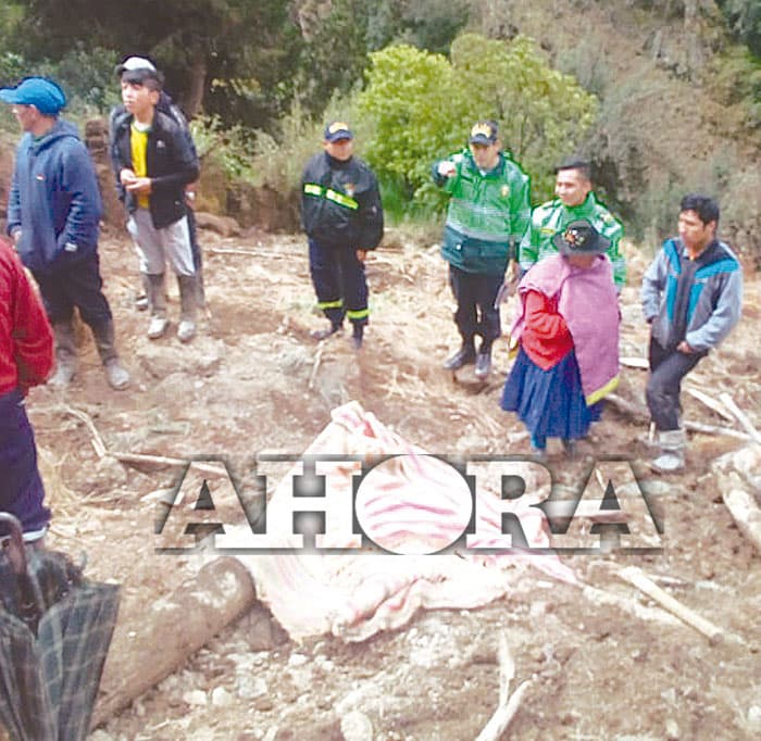 Huaico sepulta a mujer en Jacas Grande