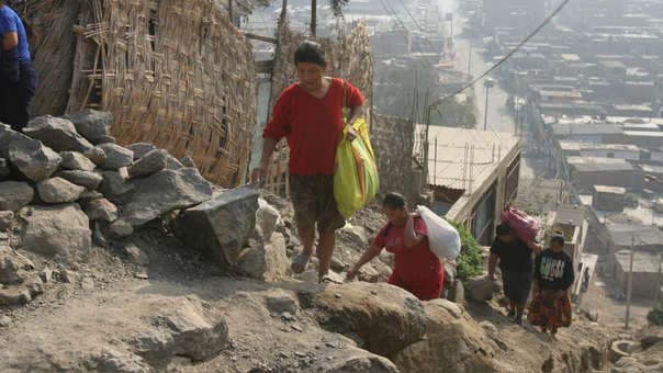 Pobreza afectó al 30% de la población peruana en el 2020, según el INEI