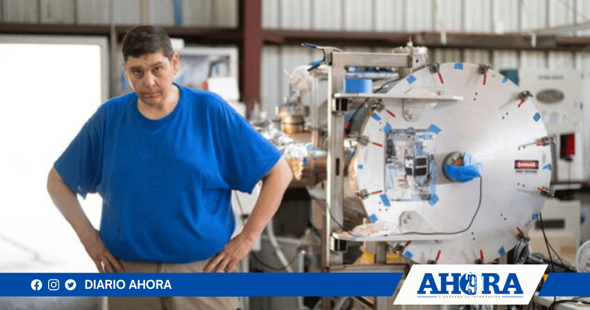Exingeniero de la NASA presenta motor espacial que funciona sin combustible