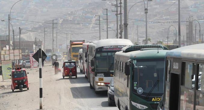 Lecheros del Perú advierten que tendrán que desechar la leche al río debido al paro de transportistas