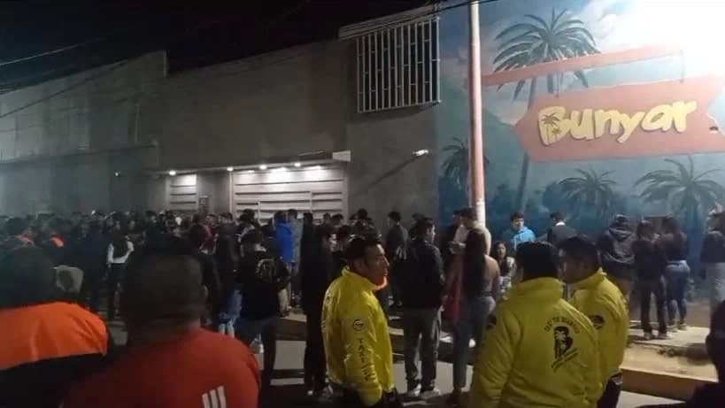 Show con fuego en discoteca genera alarma por riesgo de incendio y presunto sobreaforo
