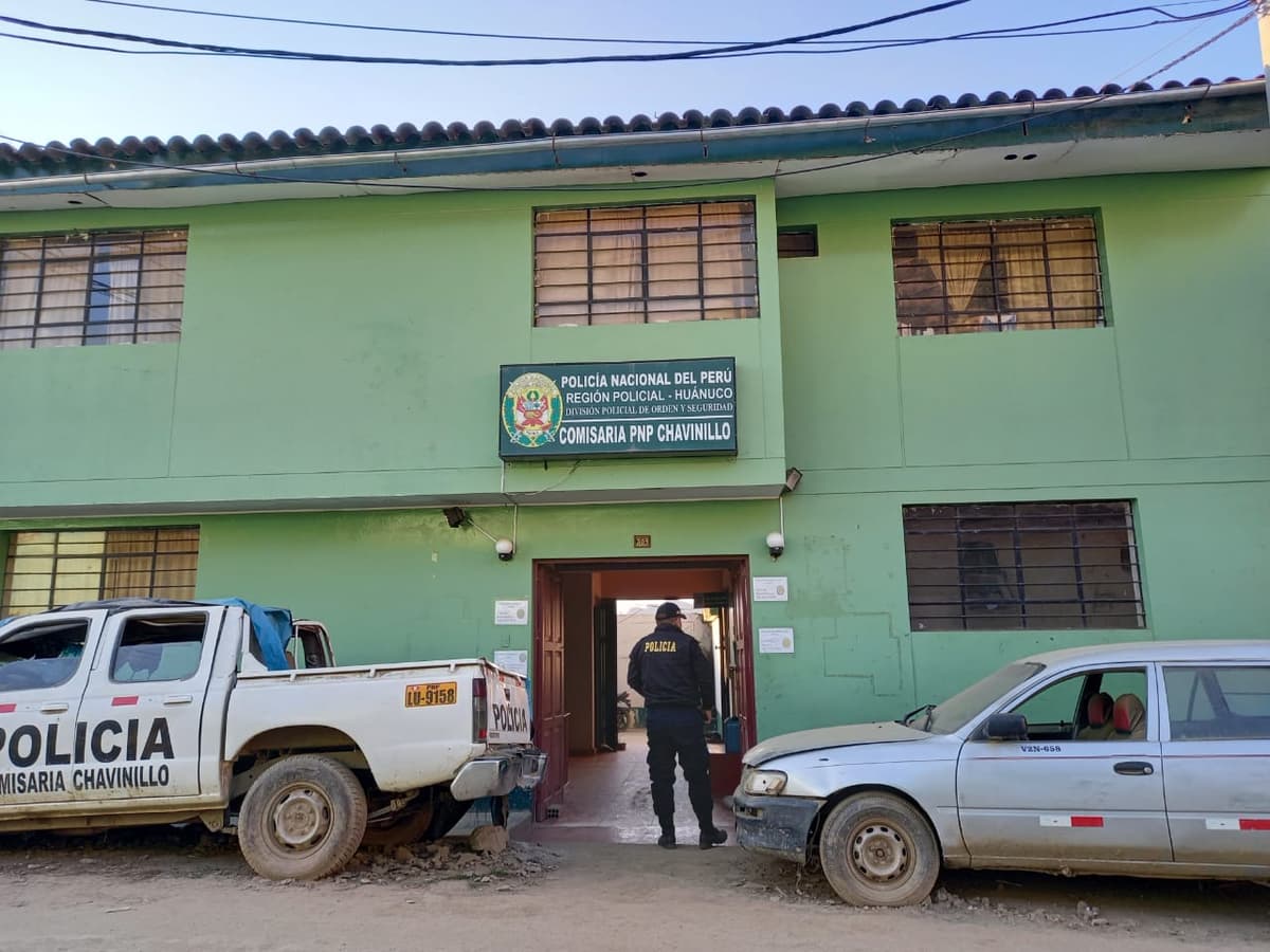 Malhechores roban 21 equipos de cómputo de colegio en Chavinillo