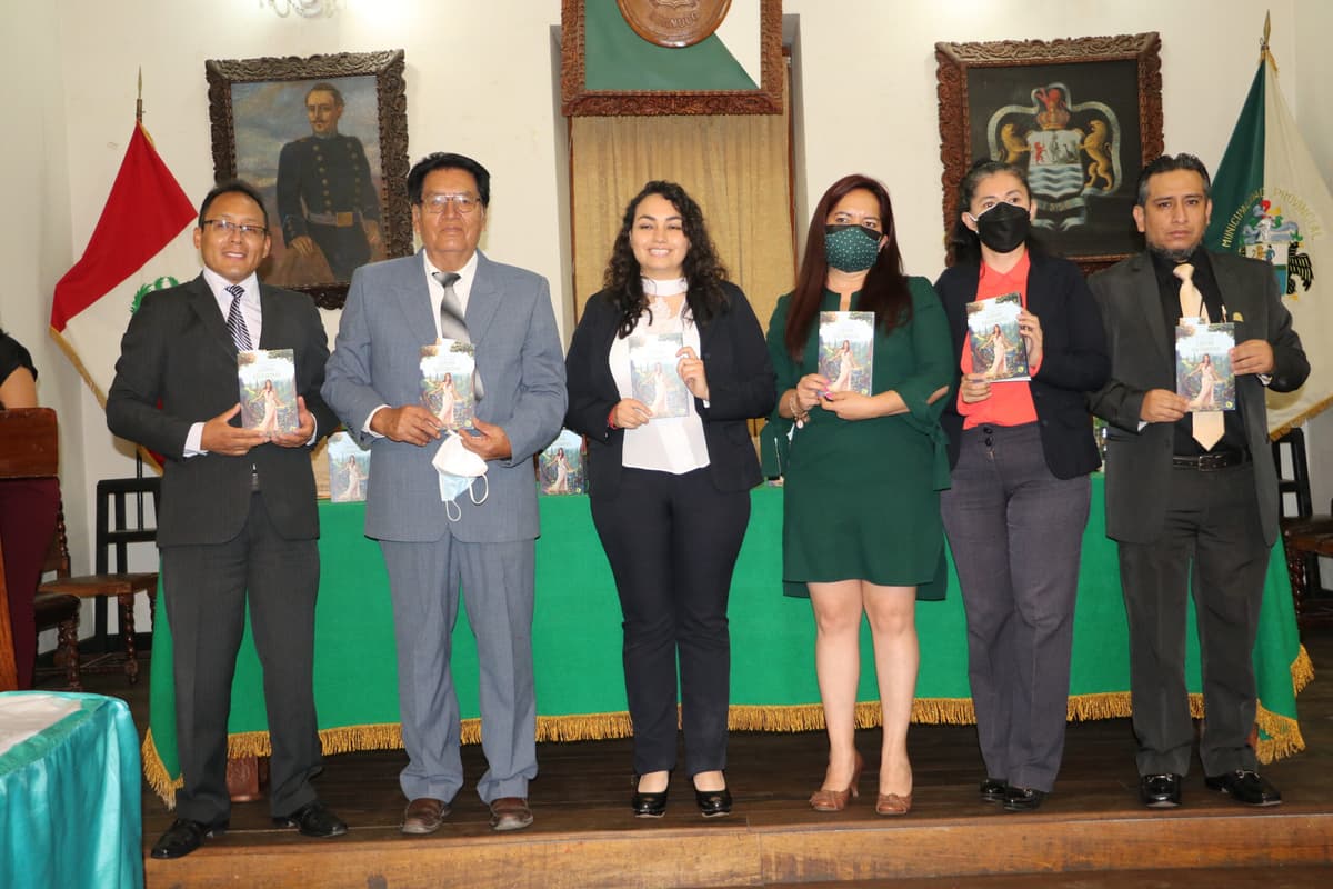 Ninoska Guzmán presentó su poemario “Lianas Saltarinas”