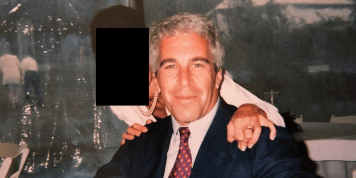Doctora de autopsia Epstein revela por qué dudó su suicidio