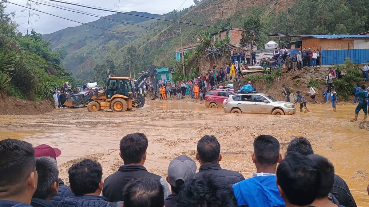 Huaracalla bajo lodo: Carretera Central bloqueada y Huánuco aislado