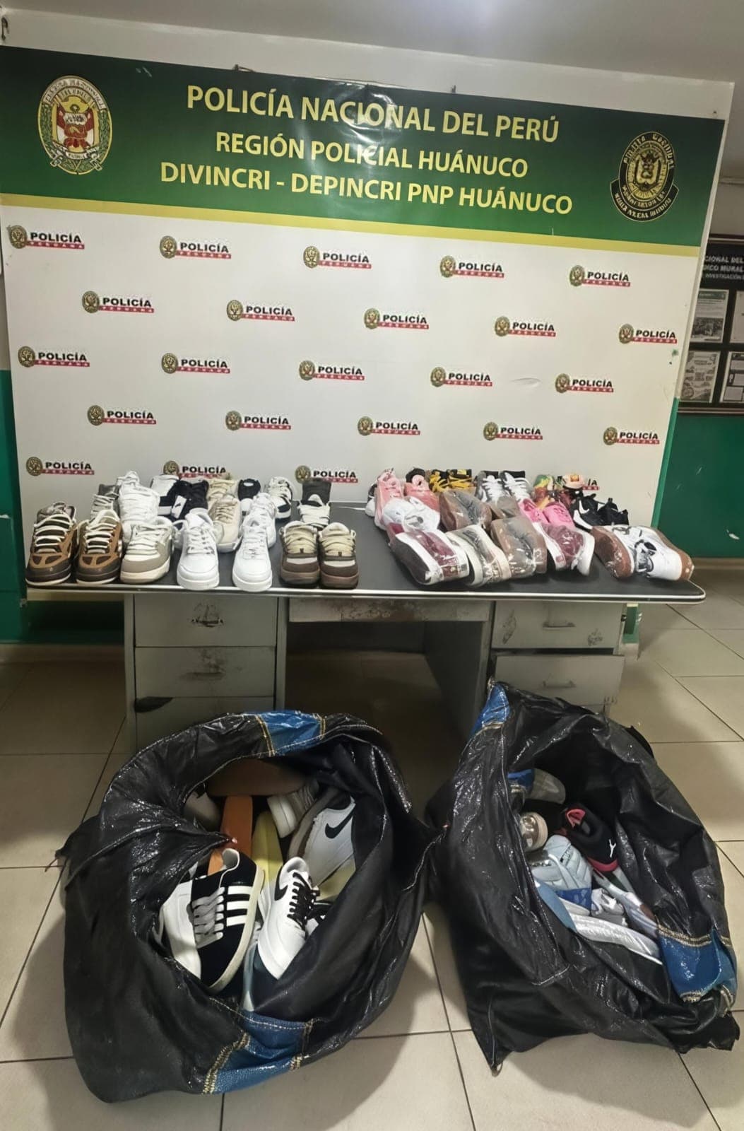 Policía incauta zapatillas valorizadas en S/ 160 mil por presunto contrabando en Huánuco