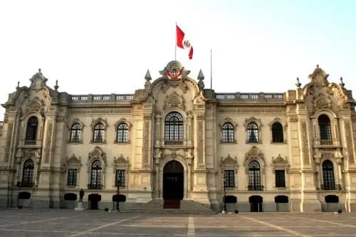 Elecciones 2026: ninguno de los 34 planes toca contratos temporales ni informalidad