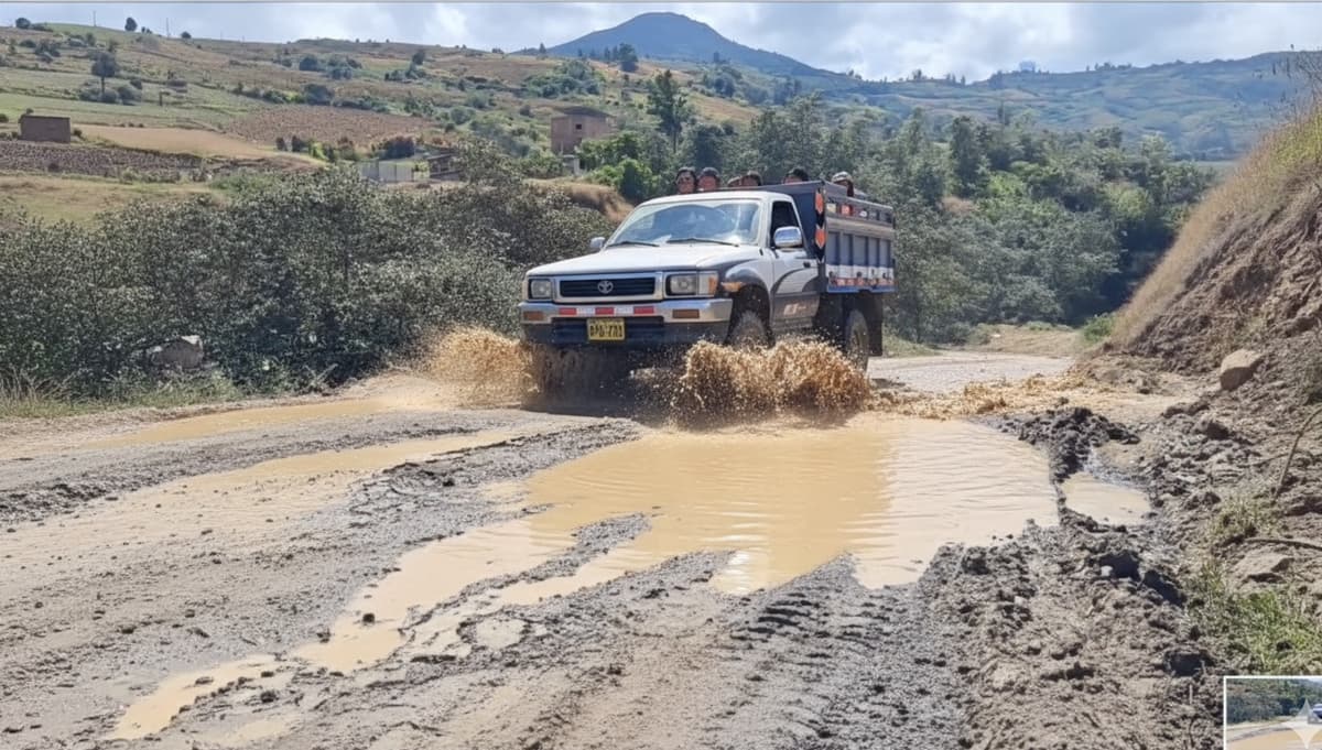 Carretera clave para 16 mil personas al borde del colapso